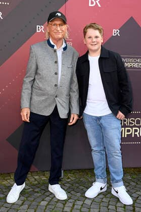 Otto Waalkes and Julius Weckauf at the award ceremony of the 43 Bavarian Film Award 2021 at the Prinzregententheater in Munich, 20 05 2022 Foto:xF.xKernx xFuturexImage