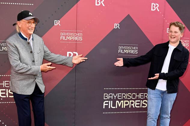 Otto Waalkes and Julius Weckauf at the award ceremony of the 43 Bavarian Film Award 2021 at the Prinzregententheater in Munich, 20 05 2022 Foto:xF.xKernx xFuturexImage