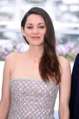 75th Cannes film festival 2022, Photocall film Frere et soeur (b rocher and sister). Pictured: Marion Cotillard  Copyright: xAlbertoxTerenghi Cannesx2022x xix xVenezia2020x