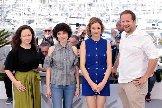 Johanna Scherz, Marie Kreutzer, Vicky Krieps and Alexander Glehr at the photocall for the streaming series Corsage at the Festival de Cannes 2022 75 Cannes International Film Festival at the Palais des Festivals Cannes, 21 05 2022. Foto:xS.xGabschx xFuturexImage