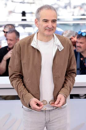 Olivier Assayas at the photocall for the streaming series Irma Vep at the Festival de Cannes 2022 75 Cannes International Film Festival at the Palais des Festivals Cannes, 21 05 2022. Foto:xS.xGabschx xFuturexImage