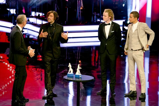 Christoph Süß, guest, Emil von Schönfels and Mekyas Mulugeta at the award ceremony of the 43 Bavarian Film Award 2021 at the Prinzregententheater in Munich, 20 05 2022 Foto:xN.xKolinzx xFuturexImage