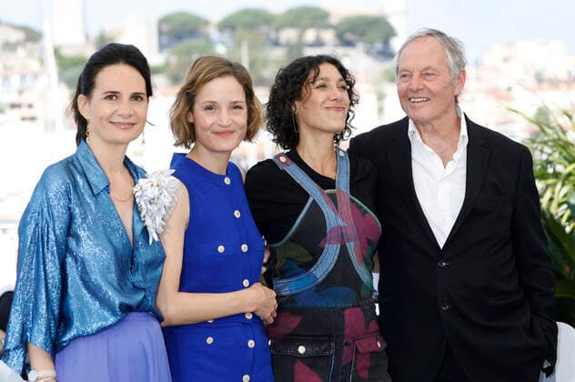 Xenia Maingot, Vicky Krieps, Emily Atef and Björn Floberg at the photocall for the feature film Plus que jamais More Than Ever at the Festival de Cannes 2022 75 Cannes International Film Festival at the Palais des Festivals Cannes, Foto:xD.xBedrosianx xFuturexImage