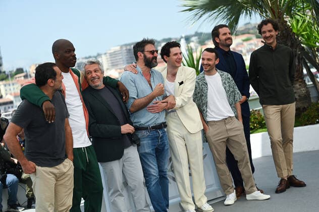 75eme Festival International du Film de Cannes. Photocall. Festival de Cannes 2022 - The 75th annual Cannes film festival 2022 in Cannes - France - Photocall of Fumer fait tousser - Gilles Lellouche; Jean Pascal Zadi; Alain Chabat; Qunetin Dupieux; Vincent Lacoste; Jerome Niel; Gregoire Ludig; David Marsais 280503 2022-05-21 Cannes France  Copyright: xLionelxGuericolas MPPx STAR_280503_029