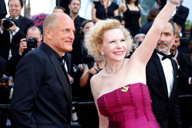 Woody Harrelson und Sunnyi Melles bei der Premiere des Kinofilms Triangle of Sadness auf dem Festival de Cannes 2022 75. Internationale Filmfestspiele von Cannes im Palais des Festivals. Cannes, 21.05.2022 *** Woody Harrelson and Sunnyi Melles at the premiere of the feature film Triangle of Sadness at the Festival de Cannes 2022 75 Cannes International Film Festival at the Palais des Festivals Cannes, 21 05 2022. Foto:xD.xBedrosianx xFuturexImage