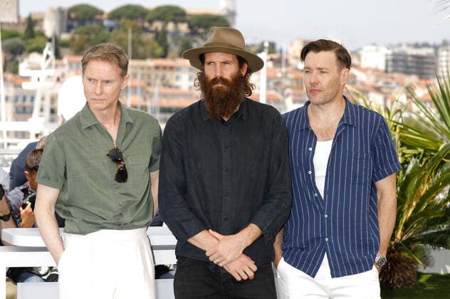 Sean Harris, Thomas M Wright and Joel Edgerton at the photocall for the feature film The Stranger at the Festival de Cannes 2022 75 Cannes International Film Festival at the Palais des Festivals Cannes, 21 05 2022. Foto:xD.xBedrosianx xFuturexImage