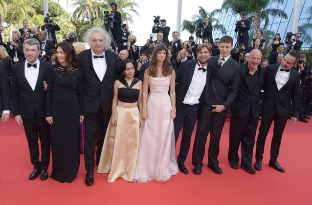 May 21, 2022, CANNES, France: CANNES, FRANCE - MAY 21: Director Ruben Östlund, Charlbi Dean, Henrik Dorsin, Vicki Berlin, Arvin Kananian, Woody Harrelson, Dolly De Leon, Sunnyi Melles, Zlatko Buric, Iris Berben, Ralph Schicha and Carolina Gynning attend the screening of Triangle Of Sadness during the 75th annual Cannes film festival at Palais des Festivals on May 21, 2022 in Cannes, France. CANNES France - ZUMAi09_ 20220521_zaf_i09_051 Copyright: xFrederickxInjimbertx