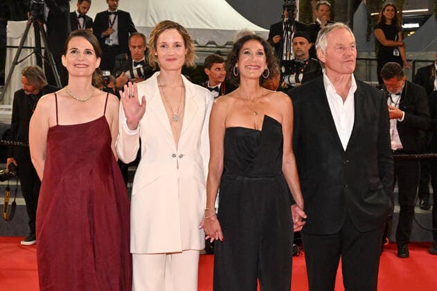 75eme Festival International du Film de Cannes. Montee des marches du film R.N.M . Festival de Cannes 2022 - The 75th annual Cannes film festival 2022 in Cannes 280513 2022-05-21 Cannes France  Copyright: xL.Urmanx xStarfacex STAR_280513_038