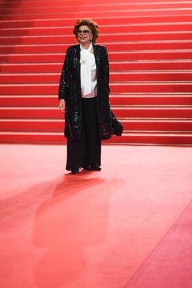 75eme Festival International du Film de Cannes. Montee des marches du film R.N.M . Festival de Cannes 2022 - The 75th annual Cannes film festival 2022 in Cannes - France - RMN Red Carpet - Giovanna Ralli 280515 2022-05-21 Cannes France  Copyright: xLionelxGuericolas MPPx STAR_280515_024