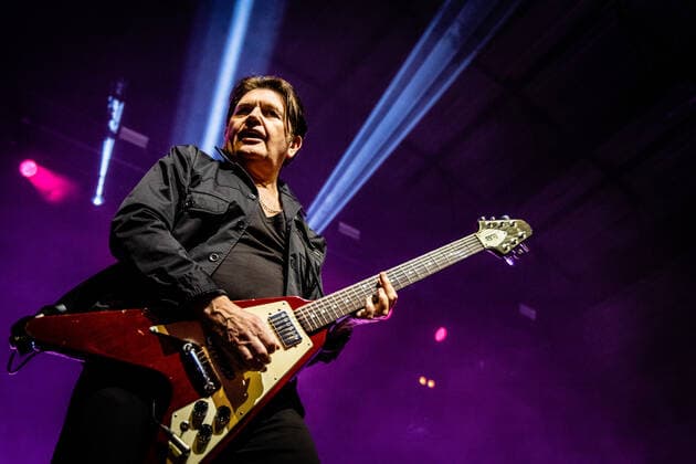 Simple Minds live in Copenhagen, Denmark Copenhagen, Denmark. 21st, May 2022 The Scottish rock band Simple Minds performs a live concert at KB Hallen at Frederiksberg, Copenhagen. Here guitarist Charlie Burchill is seen live on stage. Copenhagen Denmark  Copyright: xGonzalesxPhoto ErlingxBrodersenx