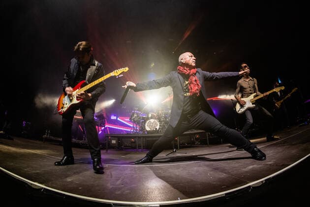 Simple Minds live in Copenhagen, Denmark Copenhagen, Denmark. 21st, May 2022 The Scottish rock band Simple Minds performs a live concert at KB Hallen at Frederiksberg, Copenhagen. Here singer, songwriter and musician Jim Kerr is seen live on stage with guitarist Charlie Burchill. Copenhagen Denmark  Copyright: xGonzalesxPhoto ErlingxBrodersenx