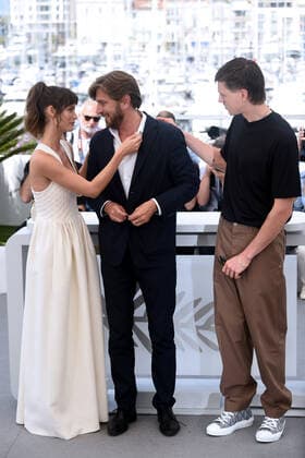 75th Cannes film festival 2022, Photocall film Triangle of sadness Pictured: Ruben Ostlund, Charlbi Dean, Harris Dickinson  Copyright: xAlbertoxTerenghi Cannesx2022x xix xVenezia2020x
