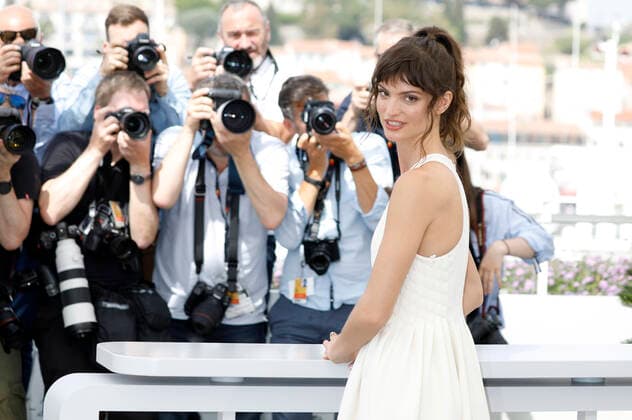 Charlbi Dean Kriek at the photocall for the feature film Triangle of Sadness at the Festival de Cannes 2022 75 Cannes International Film Festival at the Palais des Festivals Cannes, 22 05 2022. Foto:xD.xBedrosianx xFuturexImage