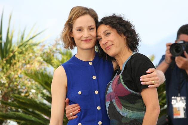 75eme Festival International du Film de Cannes. 75th Cannes Film Festival. Photocall with cast of the film Plus que jamais . Vicky Krieps and director Emily Atef. 280528 2022-05-21 Cannes France  Copyright: xIsabellexVautierx xStarfacex STAR_280528_003
