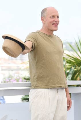 75th Cannes Film Festival - Triangle Of Sadness - Photocall Featuring: Woody Harrelson Where: Cannes, France When: 22 May 2022 Credit: Cover Images Copyright: xx 51566323 EDITORIAL USE ONLY. NOT FOR USE BY NEWSPAPERS BASED IN THE UK.