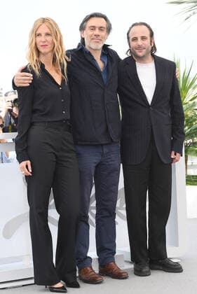 French actress Sandrine Kiberlain, director Emmanuel Mouret and actor Vincent Macaigne attend the photo call for Diary of a Fleeting Affair at Palais des Festivals at the 75th Cannes Film Festival, France on Sunday, May 22, 2022.  CAN20220522136 RUNExHELLESTAD