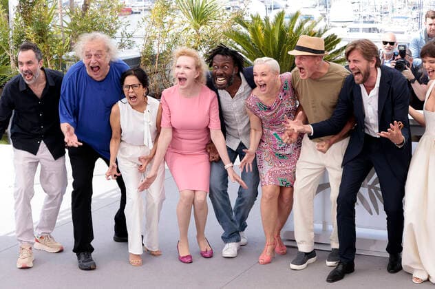 Erik Hemmendorff, Zlatko Buric, Dolly De Leon, Sunnyi Melles, Jean Christophe Folly, Vicki Berlin, Woody Harrelson, Ruben Östlund and Charlbi Dean Kriek at the photocall for the feature film Triangle of Sadness at the Festival de Cannes 2022 75 Cannes International Film Festival at the Palais des Festivals Cannes, 22 05 2022. Foto:xS.xGabschx xFuturexImage
