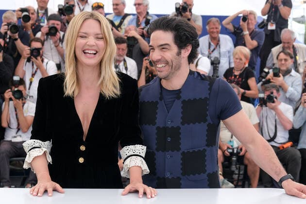 Entertainment Bilder des Tages 75eme Festival International du Film de Cannes. Photocall du film Don Juan . 75th International Cannes Film festival. Photocall with Don Juan cast 280563 2022-05-22 Cannes France Efira, Virginie; Rahim, Tahar  Copyright: xSergexArnalx xStarfacex STAR_280563_027