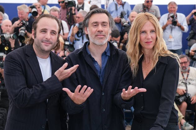 75eme Festival International du Film de Cannes. Photocall du film Chronique d une liaison passagere . 75th Cannes Film Festival. Photocall with cast of the film Chronique d une liaison passagere . 280562 2022-05-22 Cannes France Kiberlain, Sandrine; Mouret, Emmanuel; Macaigne, Vincent  Copyright: xSergexArnalx xStarfacex STAR_280562_015