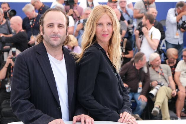 75eme Festival International du Film de Cannes. Photocall du film Chronique d une liaison passagere . 75th Cannes Film Festival. Photocall with cast of the film Chronique d une liaison passagere . 280562 2022-05-22 Cannes France Kiberlain, Sandrine; Macaigne, Vincent  Copyright: xSergexArnalx xStarfacex STAR_280562_019