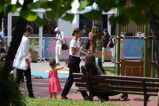 Cannes 2022 - 75th International Film Festival, Catrinel Marlon at the Playground with her daughter  Copyright: xManuelexMangiarottix xipa-agencyx xVenezia2020x