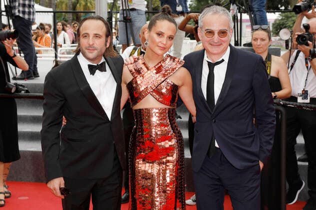 Vincent Macaigne, Alicia Vikander and Olivier Assayas at the premiere of the feature film Holy Spider Les nuits de Mashhad at the Festival de Cannes 2022 75 Cannes International Film Festival at the Palais des Festivals Cannes, 22 05 2022. Foto:xS.xGabschx xFuturexImage