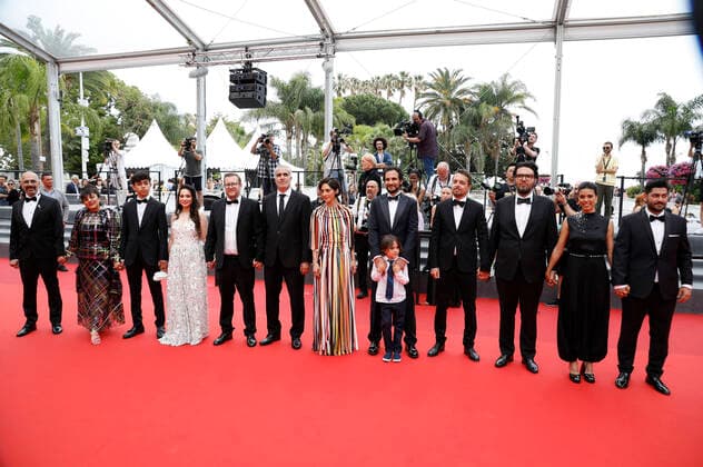 Forouzan Jamshidnejad, Sol Bondy, Mehdi Bajestani, Zar Amir Ebrahimi, Ali Abbasi, Jacob Jarek, Arash Ashtiani, Alice Rahimi and guests at the premiere of the feature film Holy Spider Les nuits de Mashhad at the Festival de Cannes 2022 75 Cannes International Film Festival at the Palais des Festivals Cannes, 22 05 2022. Foto:xS.xGabschx xFuturexImage