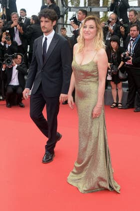 75th Cannes film festival 2022, Red carpet film Les amandiers. Pictured: Valeria Bruni Tedeschi, Louis Garrel  Copyright: xAlbertoxTerenghi Cannesx2022x xix xVenezia2020x
