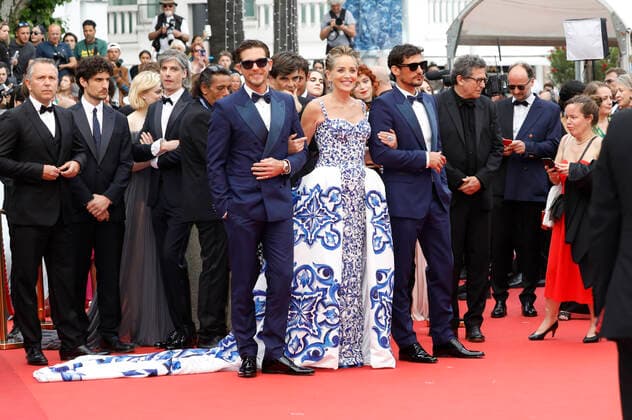 Adam Senn, Sharon Stone and Sam Webb at the premiere of the feature film Forever Young Les Amandiers at the Festival de Cannes 2022 75 Cannes International Film Festival at the Palais des Festivals Cannes, 22 05 2022. Foto:xD.xBedrosianx xFuturexImage