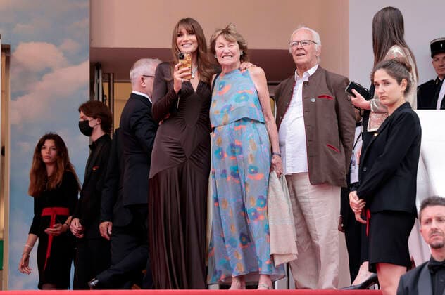 Carla Bruni with her mother Marisa Borini at the premiere of the feature film Forever Young Les Amandiers at the Festival de Cannes 2022 75 Cannes International Film Festival at the Palais des Festivals Cannes, 22 05 2022. Foto:xS.xGabschx xFuturexImage