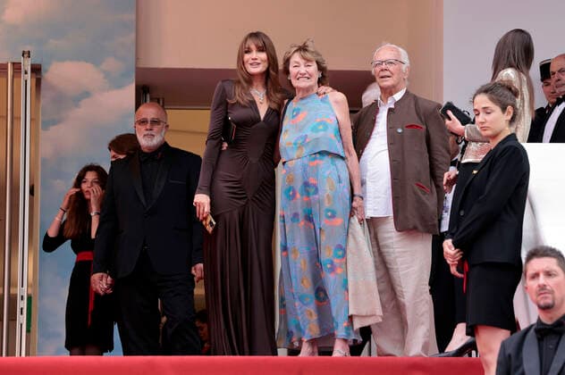 Carla Bruni with her mother Marisa Borini at the premiere of the feature film Forever Young Les Amandiers at the Festival de Cannes 2022 75 Cannes International Film Festival at the Palais des Festivals Cannes, 22 05 2022. Foto:xS.xGabschx xFuturexImage