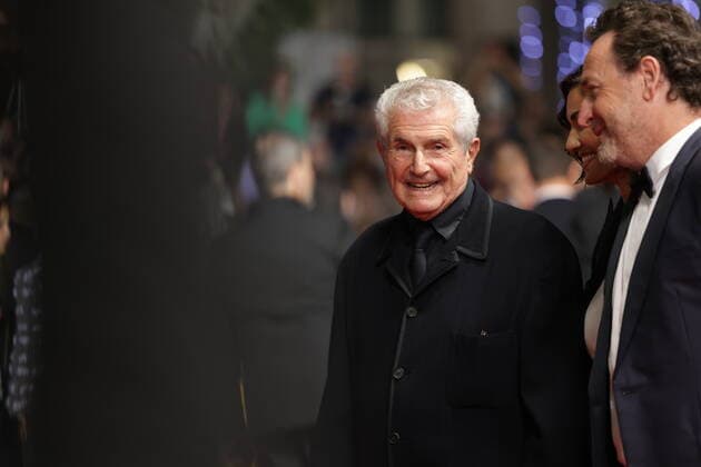 75eme Festival International du Film de Cannes. Montee des marches du film Novembre . 75yj International cannes Film festival. Red Carpet of November movie. 280589 0000-00-00 Cannes France Lelouch, Claude  Copyright: xTerencexBaelenx STAR_280589_002