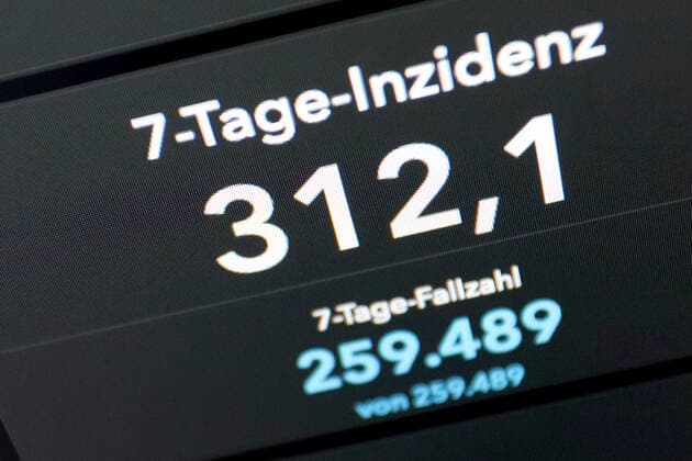 RKI dashboard, 7 day incidence is now 312.1 7 day incidence, RKI dashboard on a monitor on 23 05 2022 in Siegen Germany.