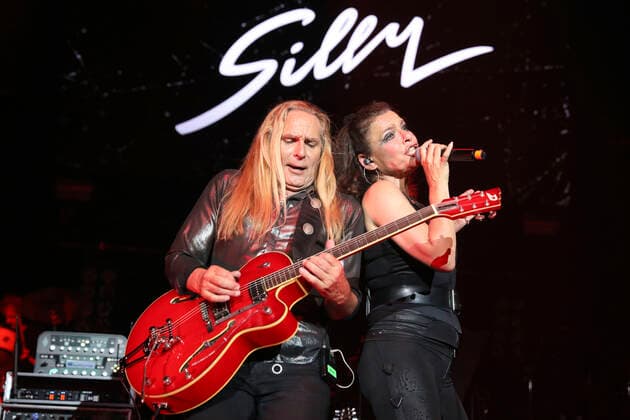 Uwe Hassbecker and Julia Neigel of Silly live at a concert of the Rock Legends Live 2022 at Max Schmeling Halle Berlin, 22 05 2022 Foto:xB.xKriemannx xFuturexImage