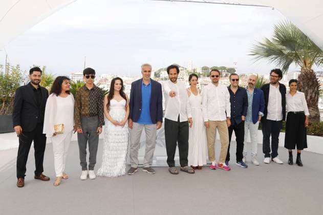 Sina Parvaneh, Sara Fazilat, Mesbah Taleb, Forouzan Jamshidnejad, Mehdi Bajestani, Ali Abbasi, Zar Amir Ebrahimi, Jacob Jarek, Sol Bondy, Nima Akbarpour, Arash Ashtiani, and Alice Rahimi at the photocall for the feature film Holy Spider at the Festival de Cannes 2022 75 Cannes International Film Festival at the Palais des Festivals Cannes, 23 05 2022. Foto:xD.xBedrosianx xFuturexImage