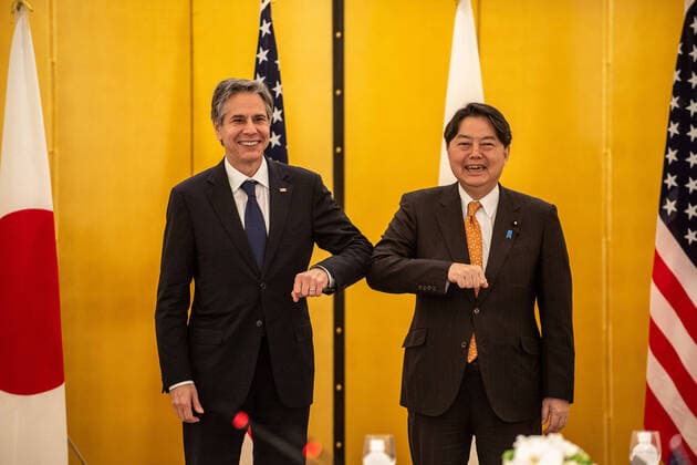 News Themen der Woche KW21 News Bilder des Tages May 23, 2022, Tokyo, Japan: Japan s foreign minister Yoshimasa Hayashi and US Secretary of State Antony Blinken pose in front of the media before the Japan-US Foreign Minister Meeting at Happo-en in Tokyo. Tokyo Japan - ZUMAs197 20220523_zaa_s197_023 Copyright: xPhilipxFongx