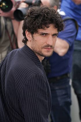 Louis Garrel CELEBRITES : 75Ã me Festival de Cannes - Photocall du film Â« Les Amandiers Â» - 23 05 2022 NorbertScanella Panoramic 