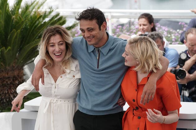 Entertainment Bilder des Tages Valeria Bruni Tedeschi - Sofiane Bennacer - Nadia Tereszkiewicz CELEBRITES : 75Ã me Festival de Cannes - Photocall du film Â« Les Amandiers Â» - 23 05 2022 NorbertScanella Panoramic 