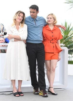 Italian actress director Valeria Bruni Tedeschi, French actor Sofiane Bennacer and Polish actress Nadia Tereszkiewicz attend the photo call for All The People I ll Never Be at Palais des Festivals at the 75th Cannes Film Festival, France on Monday, May 23, 2022.  CAN20220523118 RUNExHELLESTAD