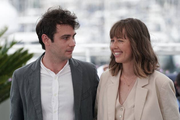 Simon Depardon (RÃ alisateur - France) - Marie Perennes (RÃ alisatrice - France) CELEBRITES : 75Ã me Festival de Cannes - Photocall du film Â« RiposteI FÃ ministe Â» - 23 05 2022 NorbertScanella Panoramic 