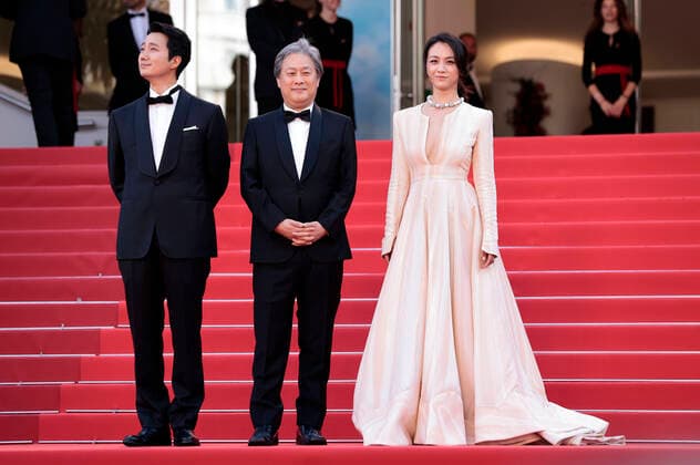Park Hae il, Park Chan wook and Tang Wei at the premiere of the feature film Decision to Leave Heojil kyolshim at the Festival de Cannes 2022 75 Cannes International Film Festival at the Palais des Festivals Cannes, 23 05 2022. Foto:xS.xGabschx xFuturexImage