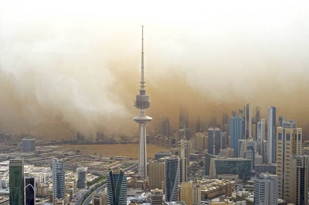 Bilder des Jahres 2022, News 05 Mai News Themen der Woche KW21 News Bilder des Tages (220523) -- KUWAIT CITY, May 23, 2022 -- Photo taken on May 23, 2022 shows buildings shrouded in strong dust storm in Kuwait City, Kuwait. KUWAIT-KUWAIT CITY-DUST STORM NiexYunpeng 