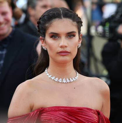 75eme Festival International du Film de Cannes. Montee des marches du film Decision to leave . 75th Cannes Film Festival. Red carpet of the film Decision to leave . Sara Sampaio. 280659 2022-05-23 Cannes France  Copyright: xIsabellexVautierx xStarfacex STAR_280659_063