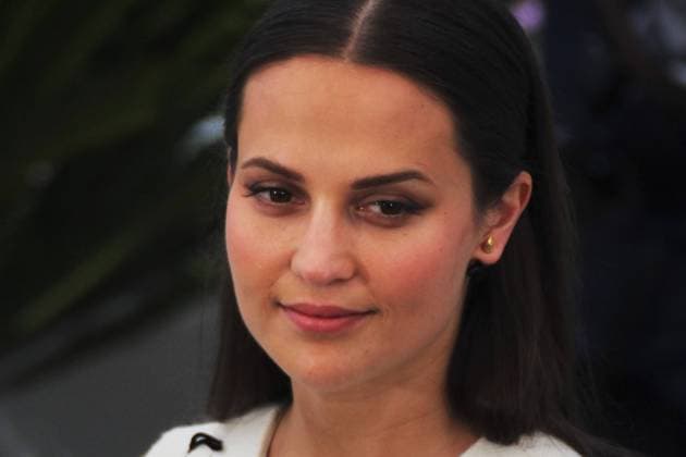 Cannes Film Festival 2022 Photocall of the movie Irma Vep at the 75th Cannes Film Festival, France Alicia Vikander attending the photocall at the Palais de Festival