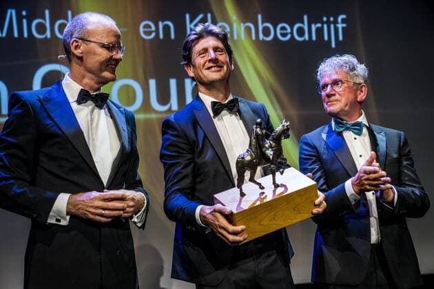 2022 05 23 21 23 03 GRONINGEN Klaas Knot, president of De Nederlandsche Bank and chairman of the Koning Willem I Foundation and Queen Maxima, presented the Koning Willem I prize in the SME category to Maan Group in the Groningen Forum This enterprise prize is awarded once every two years ANP SIESE VEENSTRA netherlands out belgium out  Copyright: xx x449141455x originalFilename: 449141455.jpg