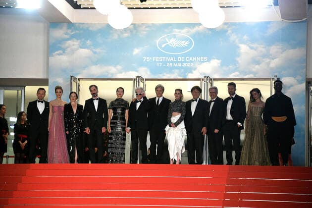 75th Cannes Film Festival 2022, Red Carpet Film Crimes Of The Future. Pictured Scott Speedman, Robert Lantos, Kristen Stewart, Viggo Mortensen, David Cronenberg, LÃ a Seydoux, Don McKellar, Nadia Litz  Copyright: xSimonexComix xipa-agency.netx xVeneziax2020x