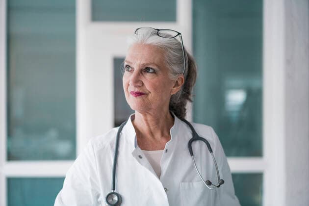 Senior female doctor with stethoscope model released, Symbolfoto property released, JOSEF08980