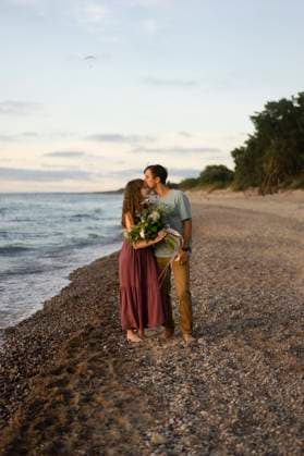 Man kissing on woman s forehead at beach model released, Symbolfoto, SSGF00834