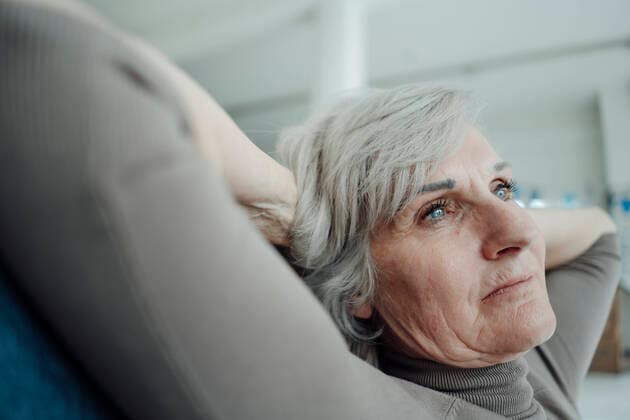 Creative Highlights Symbolbilder Senior woman sitting with hands behind head model released, Symbolfoto property released, JOSEF09364