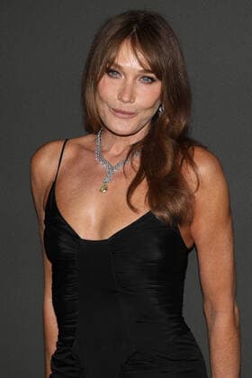 May 23, 2022, Cannes, Cote d Azur, France: CARLA BRUNI attends the KERING Women in Motion Awards photocall during 75th annual Cannes Film Festival Cannes France - ZUMAc179 20220523_zep_c179_143 Copyright: xMickaelxChavetx